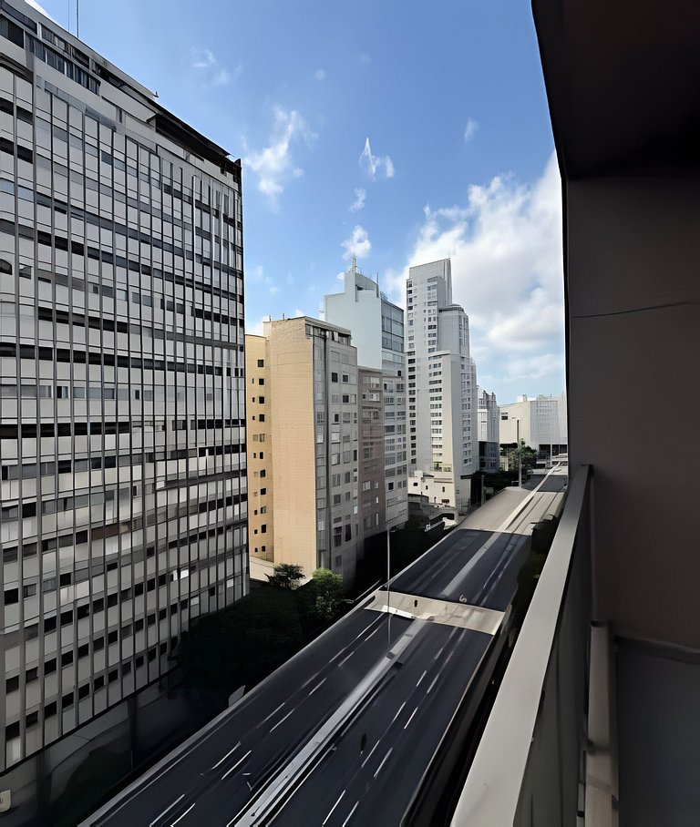 Studio Moderno com Sacada no coração de São Paulo